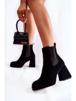 Semišové boty na masivním podpatku Laura Messi 2519 Černá