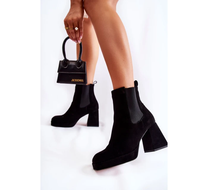 Semišové boty na masivním podpatku Laura Messi 2519 Černá