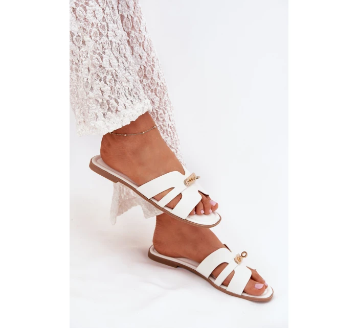 Ploché Dámské Pantofle S Páskem A Zlatým Bílé model 21703735 - Boto Ploché Dámské Pantofle S Páskem A Zlatým Bílé model 21703735 - Boto