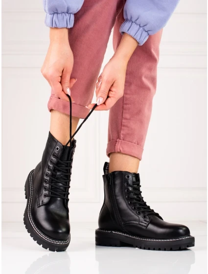 Pěkné černé kotníčkové boty dámské bez podpatku Pěkné černé kotníčkové boty dámské bez podpatku