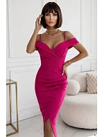 Midi šaty s odhalenými rameny a výstřihem – fuchsiová model 22356545 - numoco basic Midi šaty s odhalenými rameny a výstřihem – fuchsiová model 22356545 - numoco basic