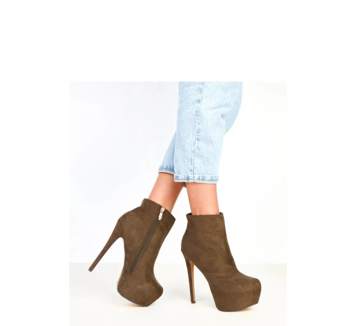 Boty na podpatku model 217915 Solea Boty na podpatku model 217915 Solea