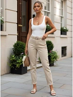 Dámské džíny v střihu „mom fit“ s páskem, béžové, FashionStreet UY3085 Dámské džíny v střihu „mom fit“ s páskem, béžové, FashionStreet UY3085