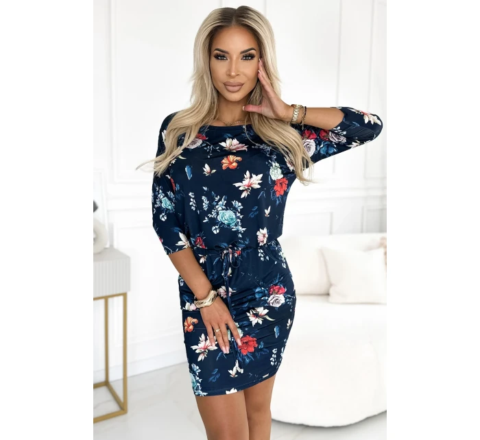 Dámské sportovní šaty se zavazováním a se vzorem květů na tmavě pozadí model 20221868 - numoco Dámské sportovní šaty se zavazováním a se vzorem květů na tmavě pozadí model 20221868 - numoco