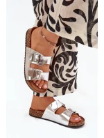 Dámské pantofle na korkové platformě s přezkami – stříbrné