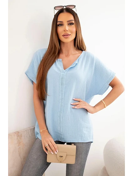 Dámská bavlněná oversize halenka s výstřihem do V a krajkou modrá Dámská bavlněná oversize halenka s výstřihem do V a krajkou modrá