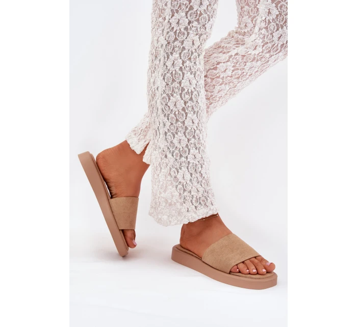 Dámské Pantofle Na Platformě Z Eko Semiše Tmavě Béžové model 21703777 - Boto Dámské Pantofle Na Platformě Z Eko Semiše Tmavě Béžové model 21703777 - Boto