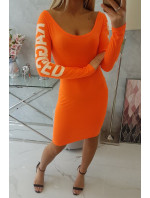 Otrhané oranžové neonové šaty