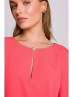 Šaty uvolněného střihu s výstřihem s  korálová barva model 20966115 - STYLOVE