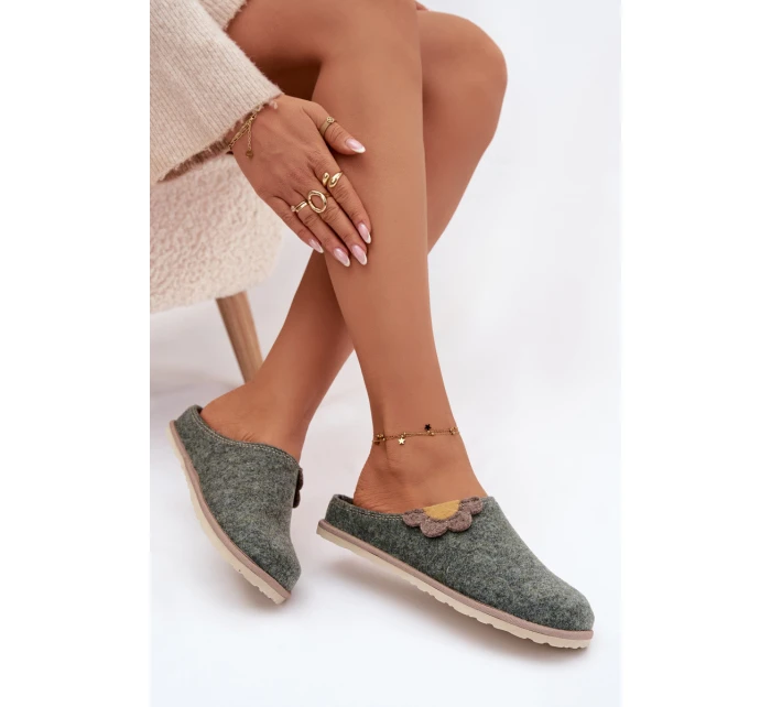 Dámské pantofle s květinou model 21786976 zelené - Inblu