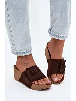 Kožené semišové dámské pantofle na platformě s ozdobným květinou Zazoo 40312 Hnědé