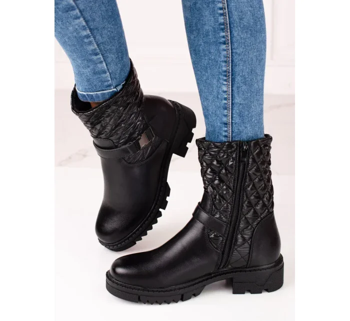 Moderní dámské kotníčkové boty černé na plochém podpatku Moderní dámské kotníčkové boty černé na plochém podpatku