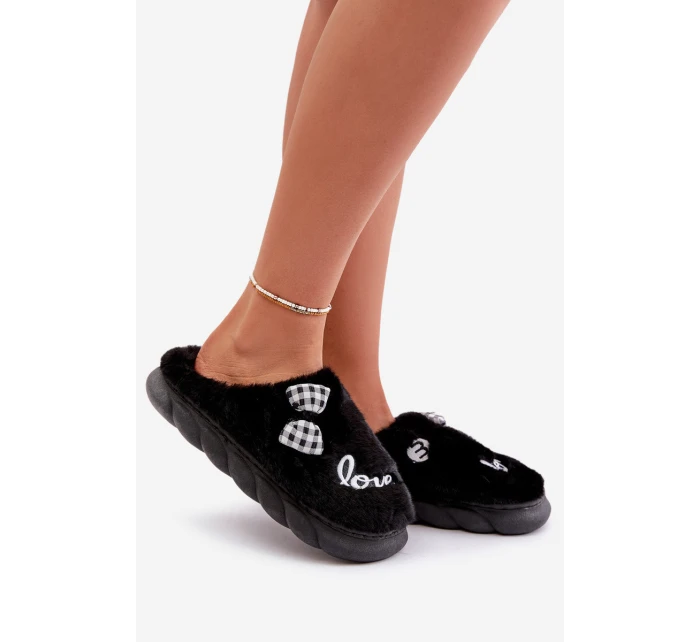 Dámské Fleece Pantofle S Nášivkami A Mašlí Černé Linnorelia Dámské Fleece Pantofle S Nášivkami A Mašlí Černé Linnorelia