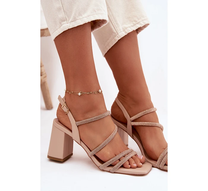Dámské sandály na podpatku s pásky a kamínky Béžové model 22067121 - Boto Dámské sandály na podpatku s pásky a kamínky Béžové model 22067121 - Boto