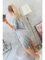 Šaty s potiskem a rozšířenou spodní částí šedé