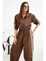 Dámský bavlněný komplet s oversized kalhotami a kontrastními lampasy hnědý Dámský bavlněný komplet s oversized kalhotami a kontrastními lampasy hnědý