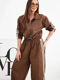 Dámský bavlněný komplet s oversized kalhotami a model 22294728 lampasy hnědý - K-Fashion