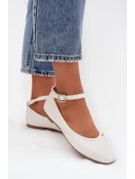 Dámské baleríny s páskem a přezkou Janelor – bílé Dámské baleríny s páskem a přezkou Janelor – bílé