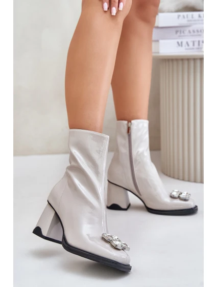 Lakované Dámské Boty Na Podpatku S Dekorací MR880-019 Světle Šedé D&A
