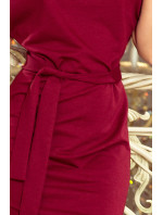 Dámské šaty v bordó barvě s asymetrickou spodní částí a s páskem model 7499993