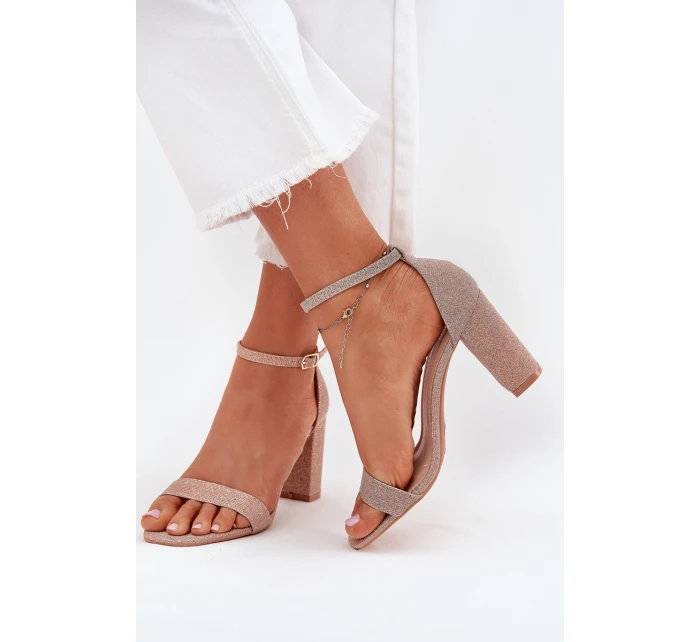 Lesklé Dámské Sandály Na Podpatku Růžové Zlato model 21704008 - Boto Lesklé Dámské Sandály Na Podpatku Růžové Zlato model 21704008 - Boto