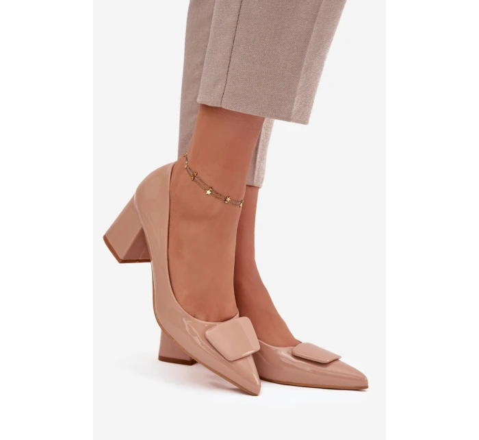 Lakované lodičky na sloupku s ozdobou Nude Isoline