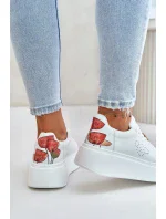 Kožené Dámské Tenisky Na Platformě S Broží A Ozdobným Květinou Bílé Kožené Dámské Tenisky Na Platformě S Broží A Ozdobným Květinou Bílé