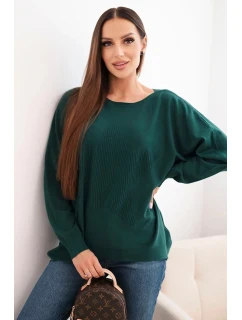 Dámský svetr s delším zadním dílem a reliéfní hvězdou tmavě zelený