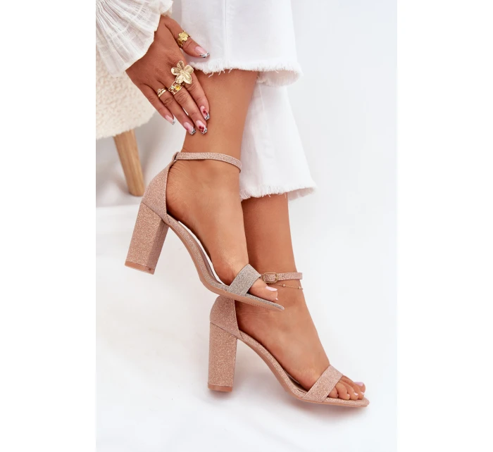 Lesklé Dámské Sandály Na Podpatku Růžové Zlato model 21704008 - Boto Lesklé Dámské Sandály Na Podpatku Růžové Zlato model 21704008 - Boto