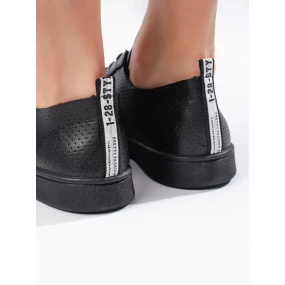 Pěkné dámské  tenisky černé