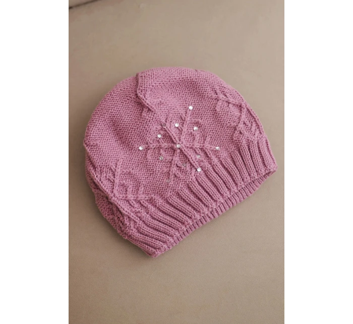 Dámská zimní čepice z vlny a dekorativním pletením s perličkami K470 tmavě růžová