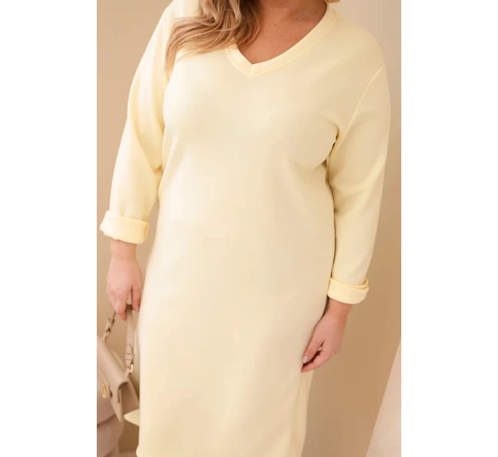 Dámské šaty Plus Size máslové s výstřihem do V a rukávem žlutá