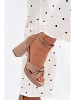 Dámské sandály na podpatku z imitace semiše tmavě béžové model 22107156 - Boto