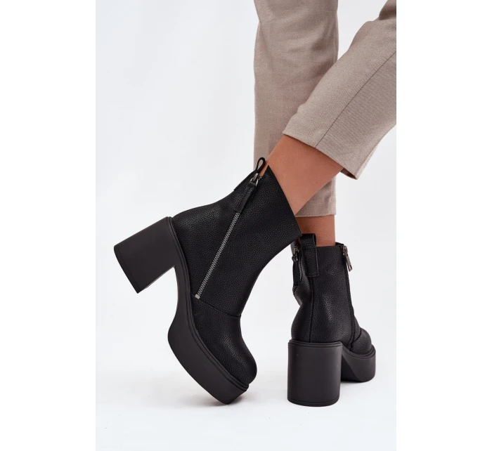 Kožené zateplené dámské kotníkové boty na sloupku a platformě Vinceza – černé Kožené zateplené dámské kotníkové boty na sloupku a platformě Vinceza – černé
