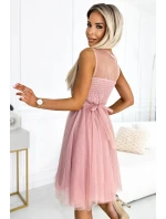 dámské šaty v pudrově růžové barvě s výšivkou a jemným model 19444225 - numoco basic dámské šaty v pudrově růžové barvě s výšivkou a jemným model 19444225 - numoco basic