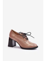 Dámské lakované polobotky na podpatku béžové model 21655430 - VINCEZA