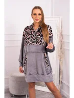 Velurové šaty s leopardím vzorem šedé barvy