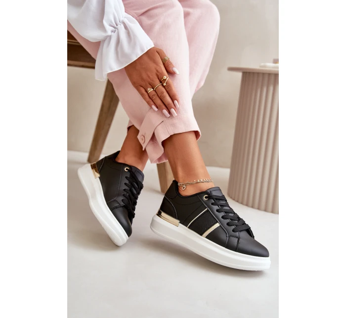 Módní dámské sneakers na platformě z eko kůže černé Nevisase Módní dámské sneakers na platformě z eko kůže černé Nevisase