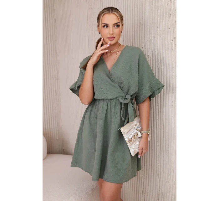 Mušelínové šaty s pasem khaki