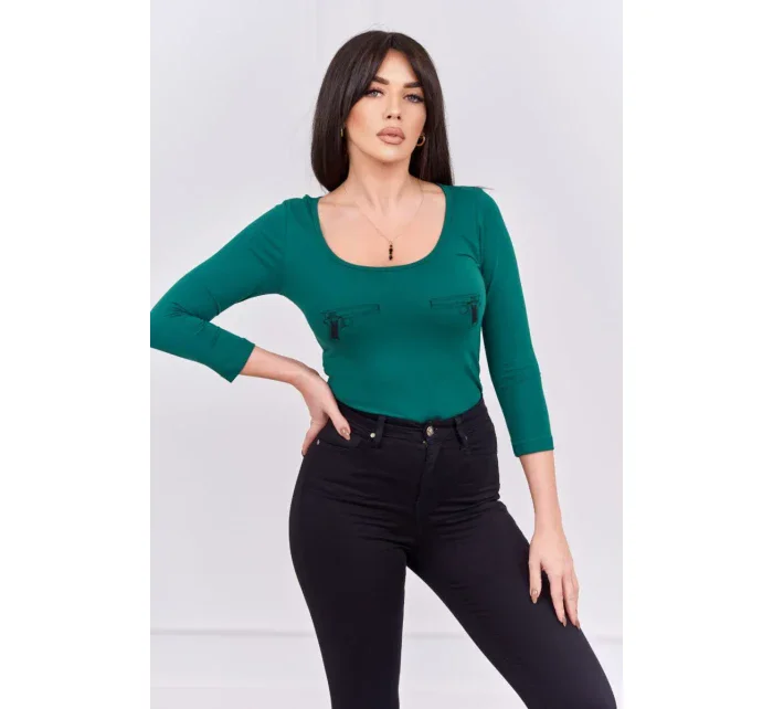 Tělová halenka s potiskem pistole zelené barvy