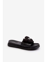 Dámské žabky s ozdobou na nízké platformě černé Cedrella Dámské žabky s ozdobou na nízké platformě černé Cedrella