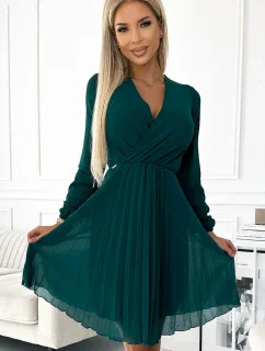 ISABELLE Zelené dámské plisované šifonové šaty s výstřihem model 19151456 - numoco
