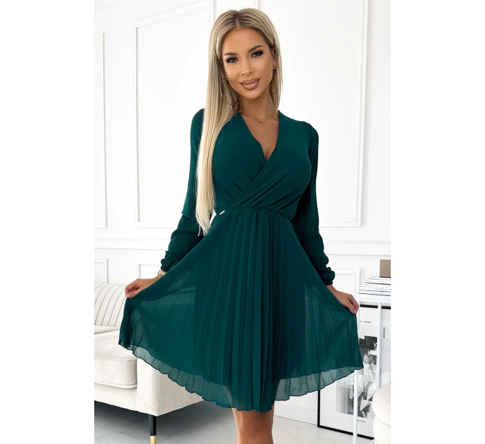 313-14 ISABELLE Plisované šifonové šaty s výstřihem - ZELENÉ