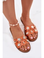 Dámské Pantofle Na Plochém Podpatku Se Zlatými Přívěsky Oranžové model 21699012 - Boto Dámské Pantofle Na Plochém Podpatku Se Zlatými Přívěsky Oranžové model 21699012 - Boto