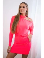 Šaty se zdobením na ramenou růžové neonové Šaty se zdobením na ramenou růžové neonové