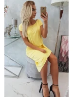 Asymetrické žluté šaty Asymetrické žluté šaty