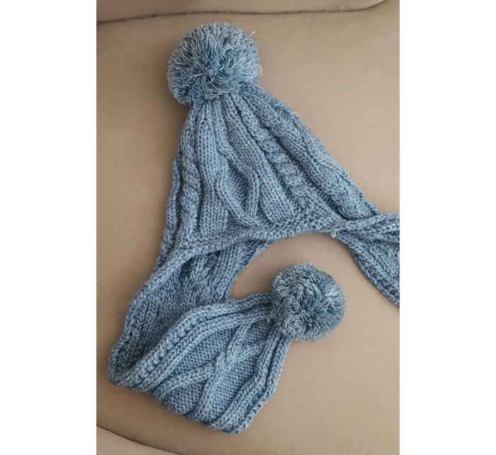 Dámská zimní čepice vlněná s bambulkami a prodlouženými boky K448 tyrkysová