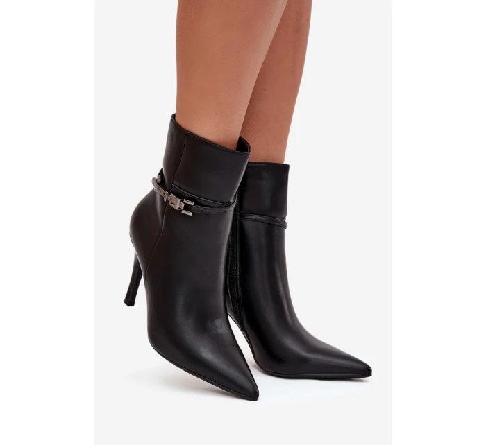 Dámské kotníkové boty na podpatku s páskem a vyhřívané černé model 21710807 - Boto Dámské kotníkové boty na podpatku s páskem a vyhřívané černé model 21710807 - Boto