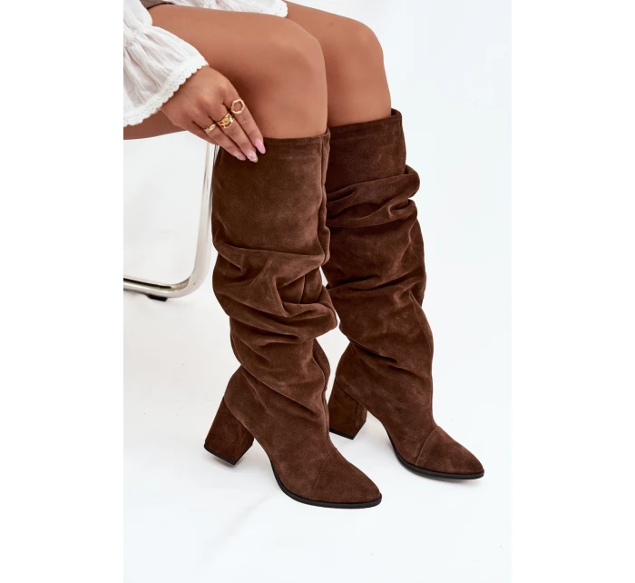 kozačky z pravé semišové kůže na podpatku vyhřívané  hnědé model 21712886 - Zazoo