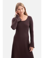 Midi šaty z úpletu tmavá model 21379974 - BeWear